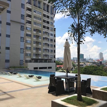 The Persimmon Studios Near Ayala And Sm City Cebu Esterno foto