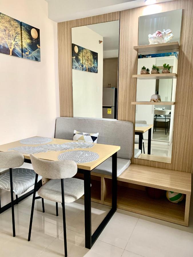 The Persimmon Studios Near Ayala And Sm City Cebu Esterno foto