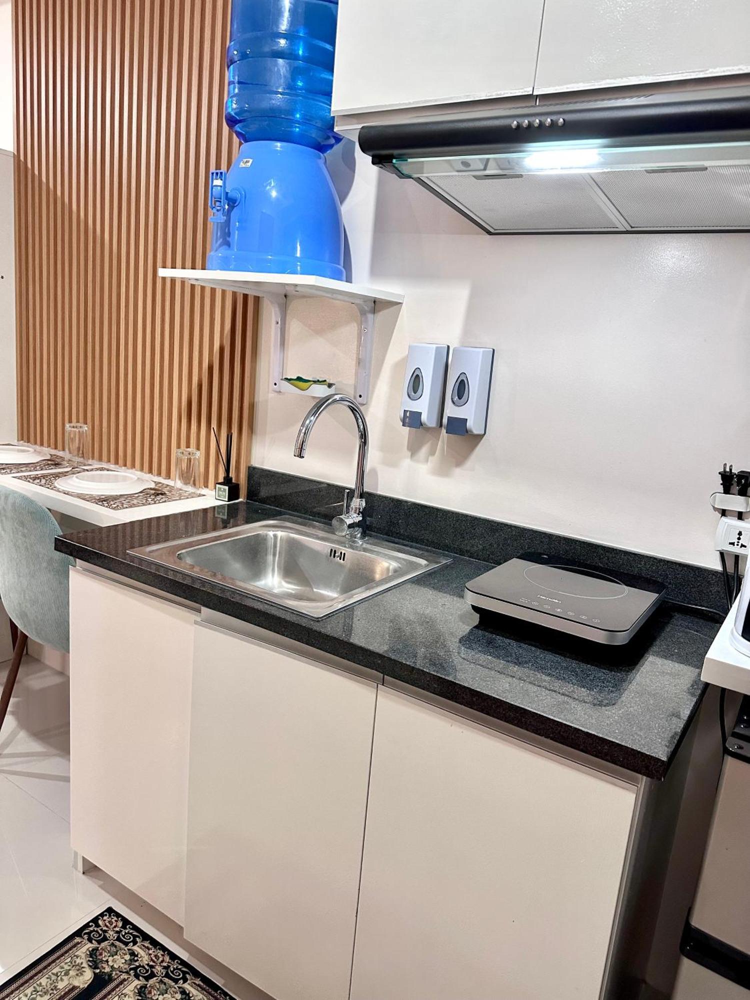 The Persimmon Studios Near Ayala And Sm City Cebu Esterno foto