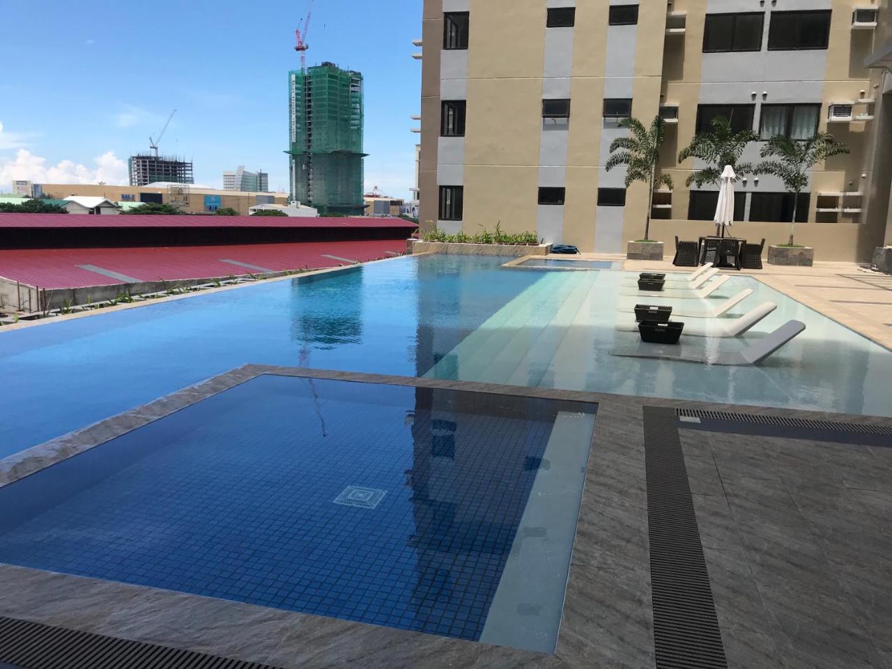 The Persimmon Studios Near Ayala And Sm City Cebu Esterno foto