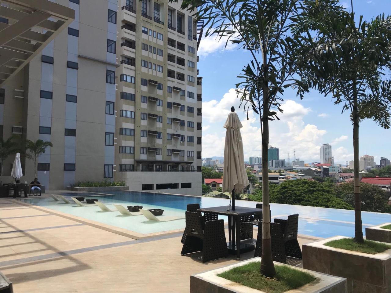 The Persimmon Studios Near Ayala And Sm City Cebu Esterno foto