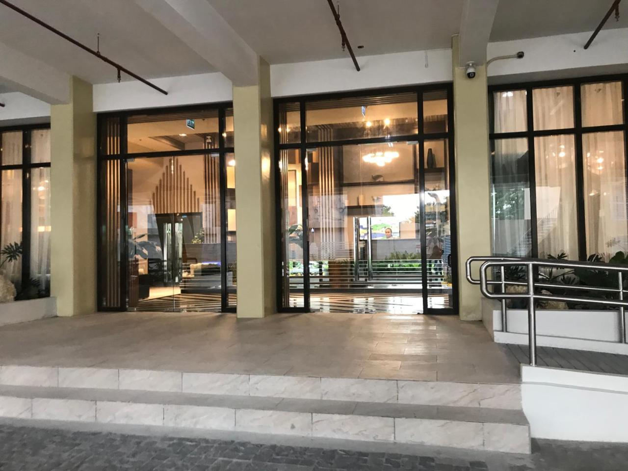 The Persimmon Studios Near Ayala And Sm City Cebu Esterno foto
